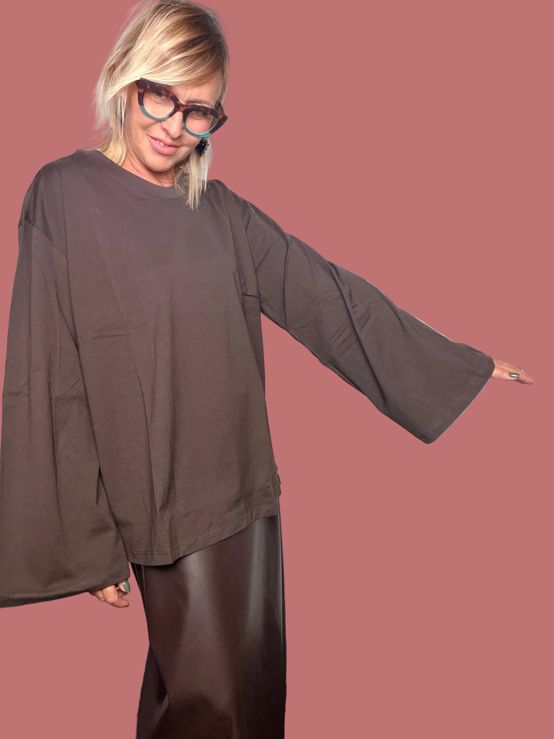 T-shirt oversize con maniche a campana e taschina