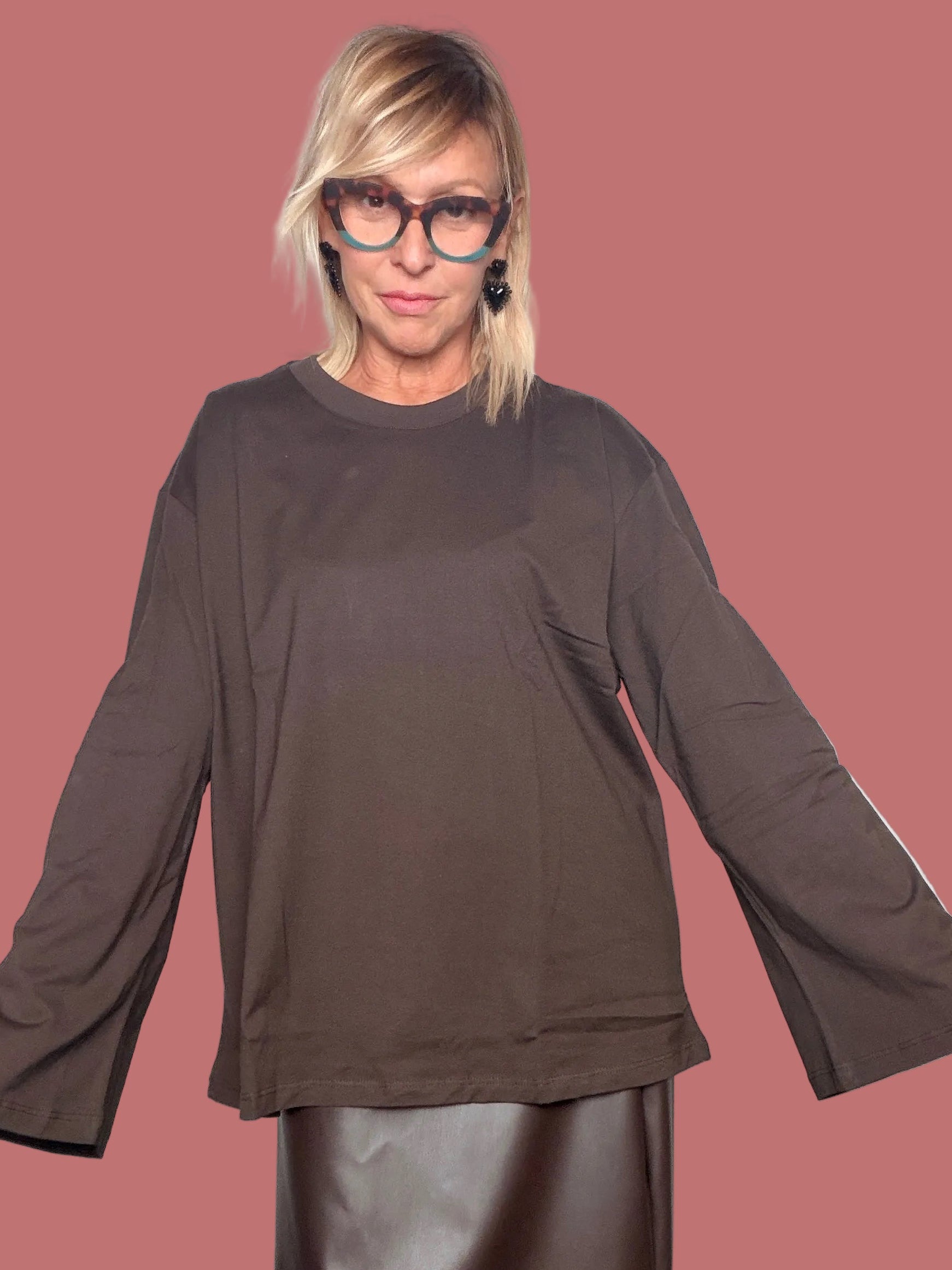 T-shirt oversize con maniche a campana e taschina