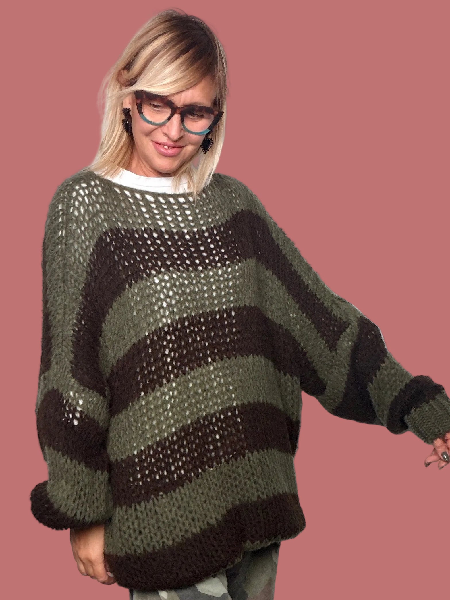 Maglia oversize a righe larghe con lavorazione traforata