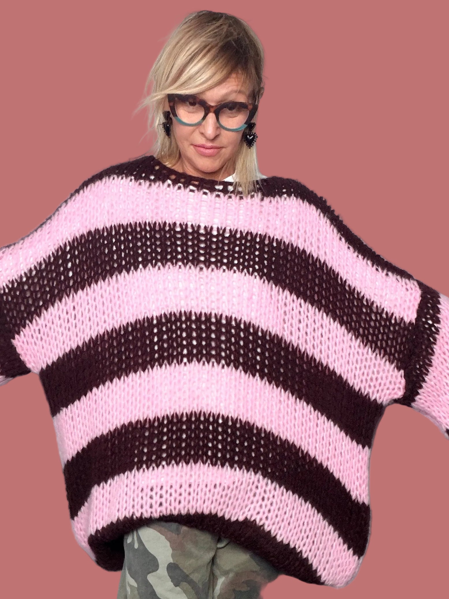 Maglia oversize a righe larghe con lavorazione traforata