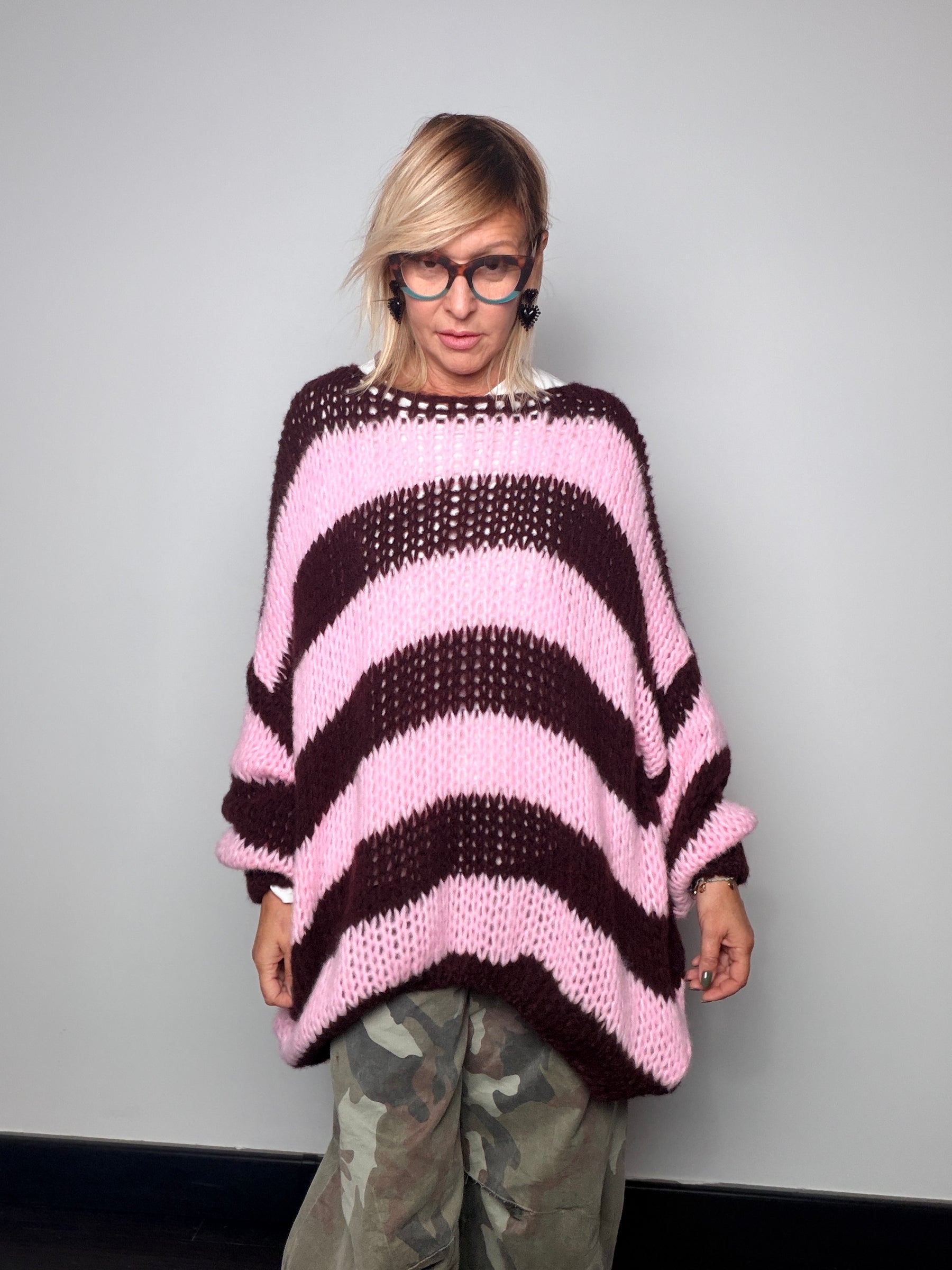 Maglia oversize a righe larghe con lavorazione traforata