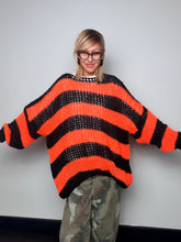 Maglia oversize a righe larghe con lavorazione traforata