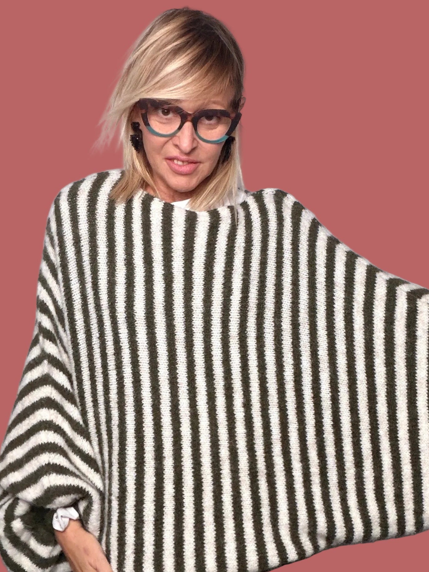 Maglia over a righe con maniche a pipistrello
