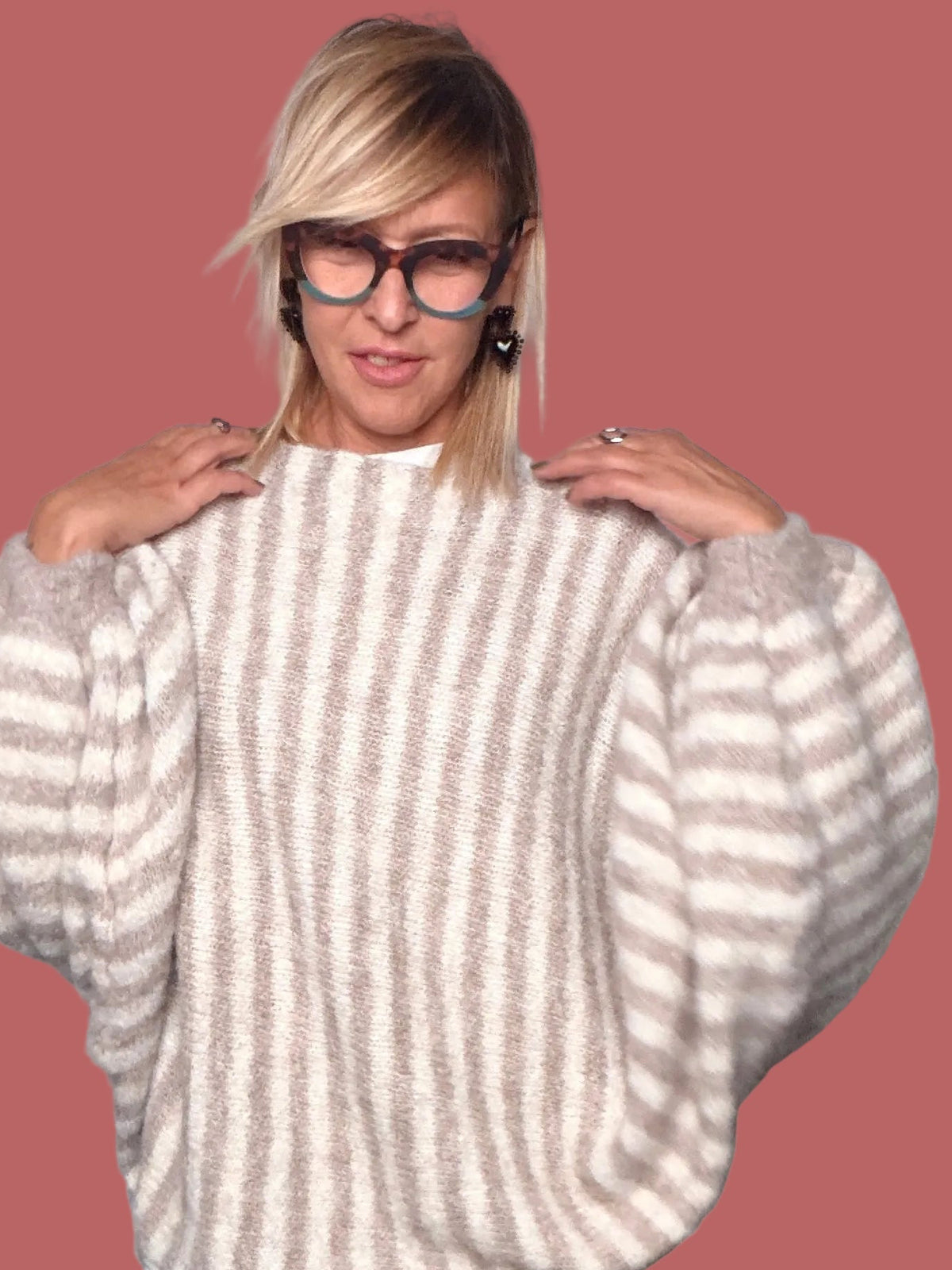 Maglia over a righe con maniche a pipistrello