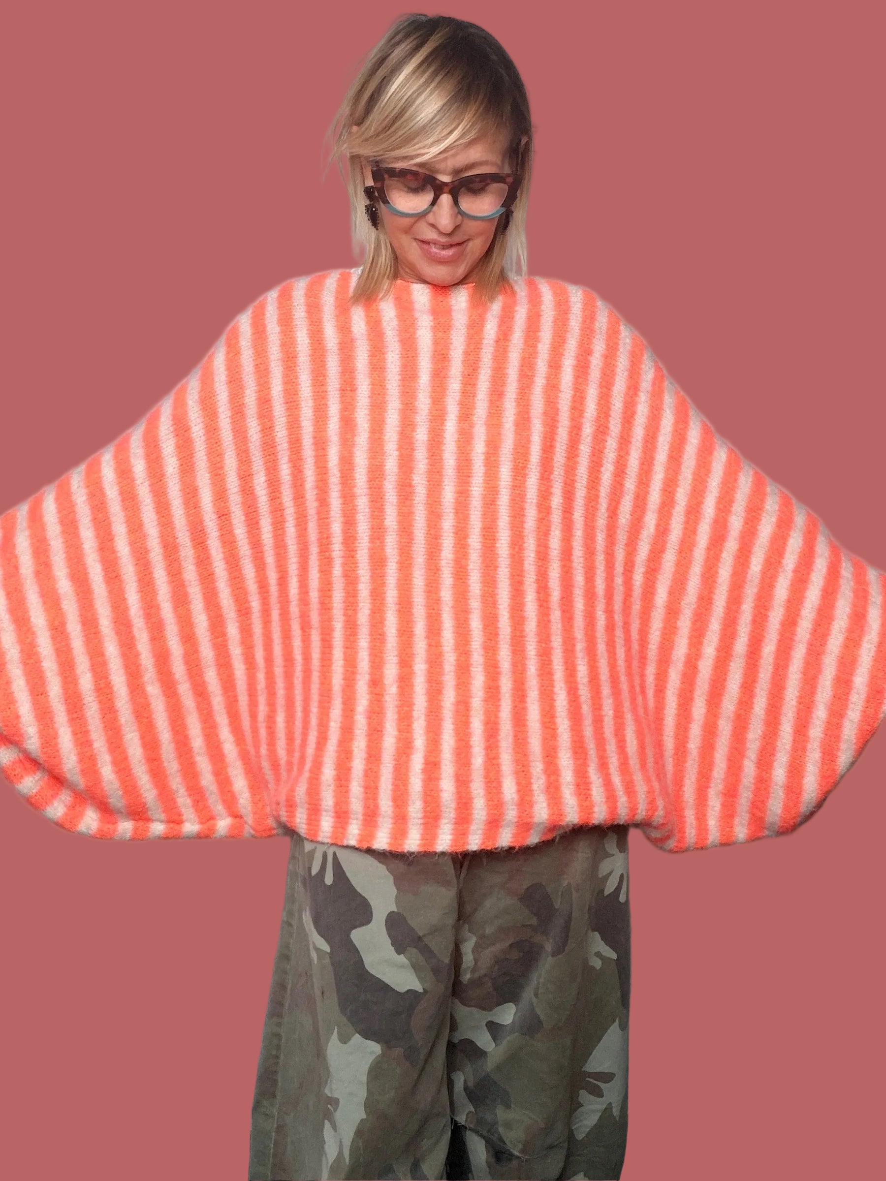 Maglia over a righe con maniche a pipistrello