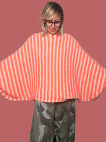 Maglia over a righe con maniche a pipistrello