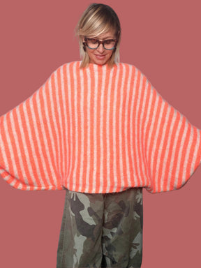 Maglia over a righe con maniche a pipistrello