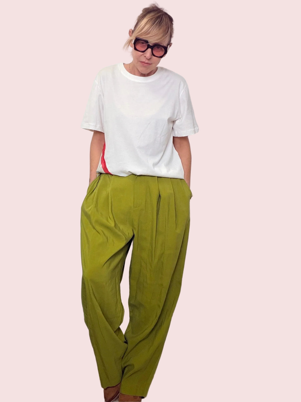 Pantalone palazzo in viscosa verde oliva con pince