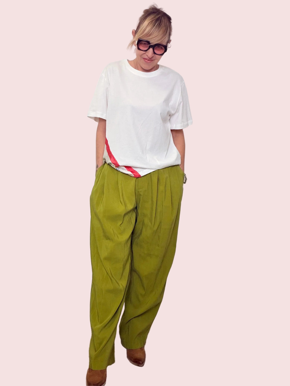 Pantalone palazzo in viscosa verde oliva con pince