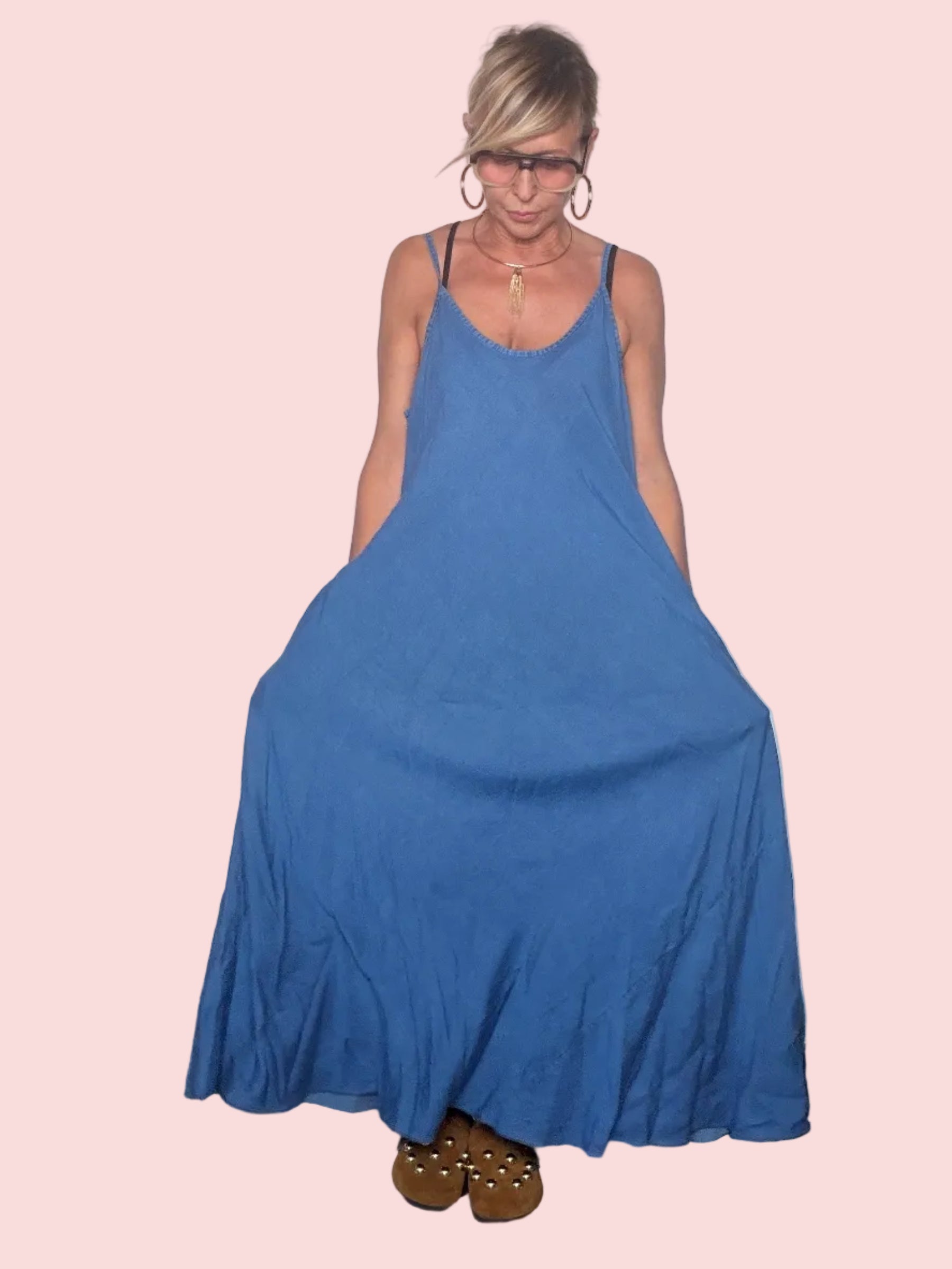 Abito Maxi in Chambray Blu — Spalline Spaghetto e Volant