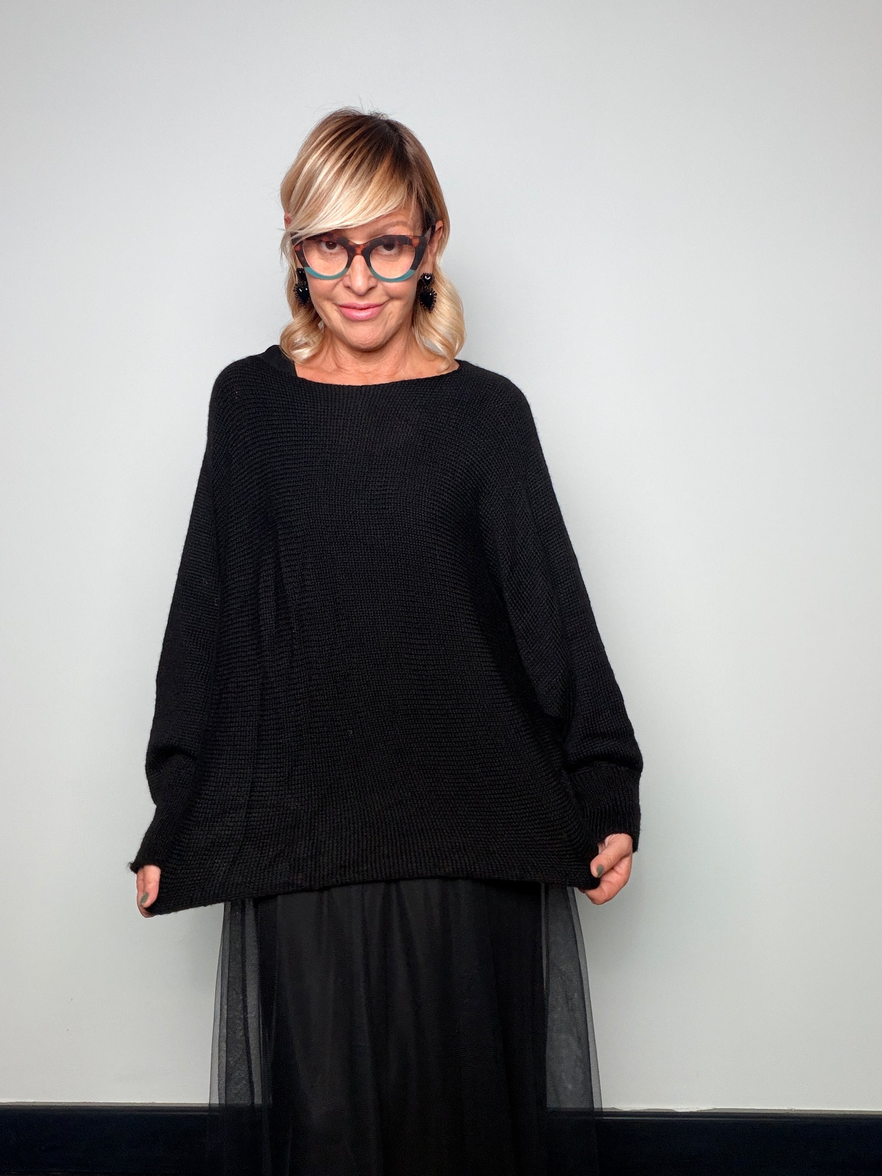 Abito smanicato con gonna in tulle e maglia over abbinata
