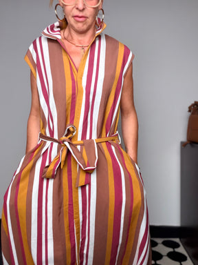 Abito Maxi a Righe con Cintura — Senza Maniche