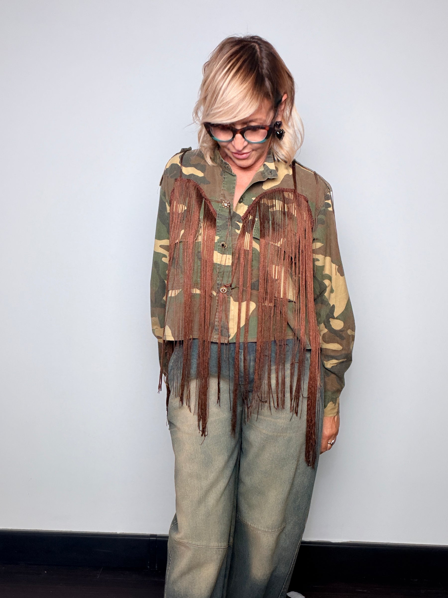 Giacca Le Streghe camouflage con lunghe frange