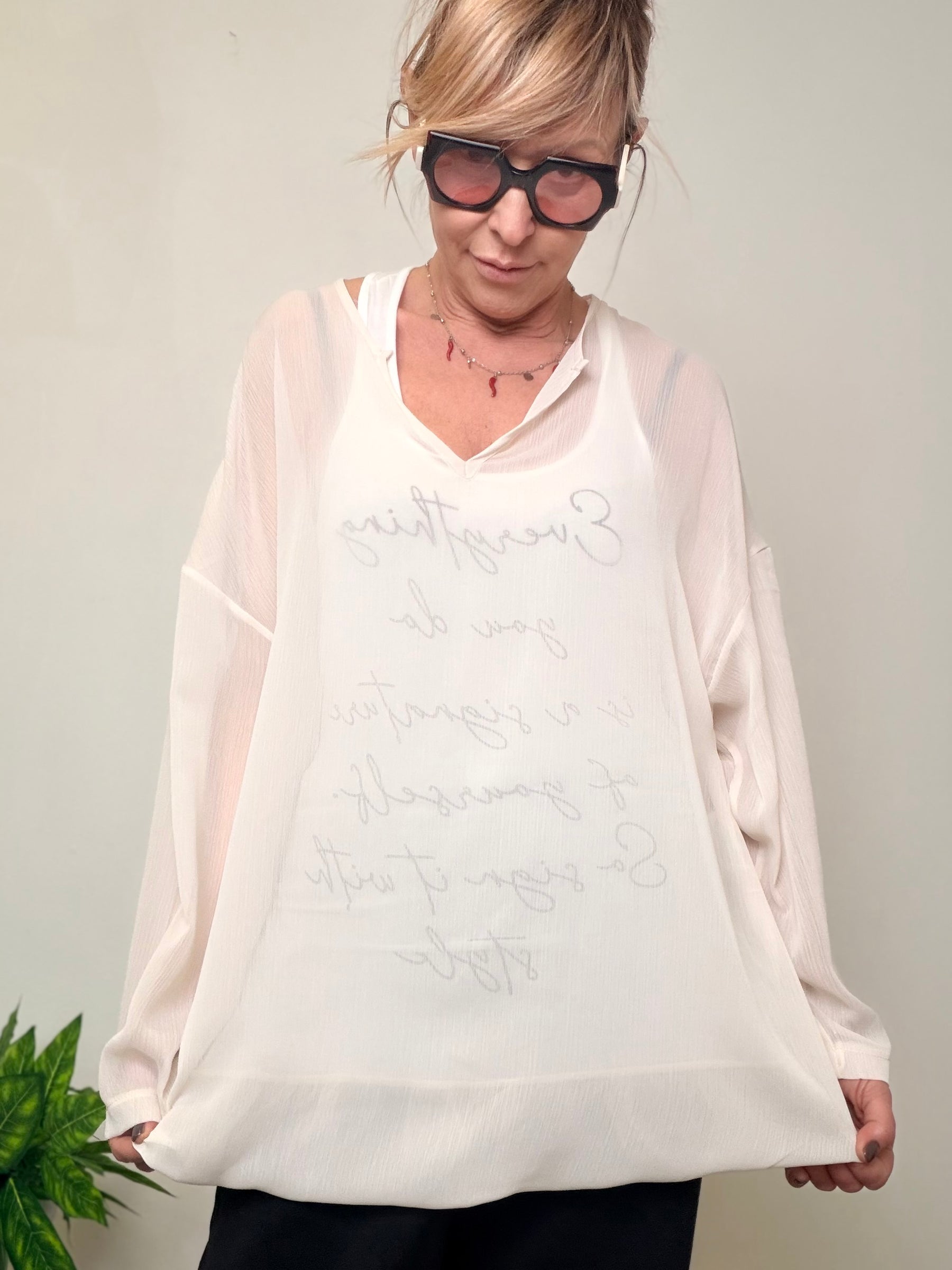 Blusa Bianca Trasparente con Canotta Scritte Filosofiche