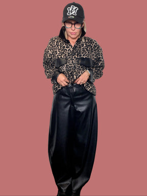 Pantalone Female nero effetto pelle a palloncino, vista intera frontale