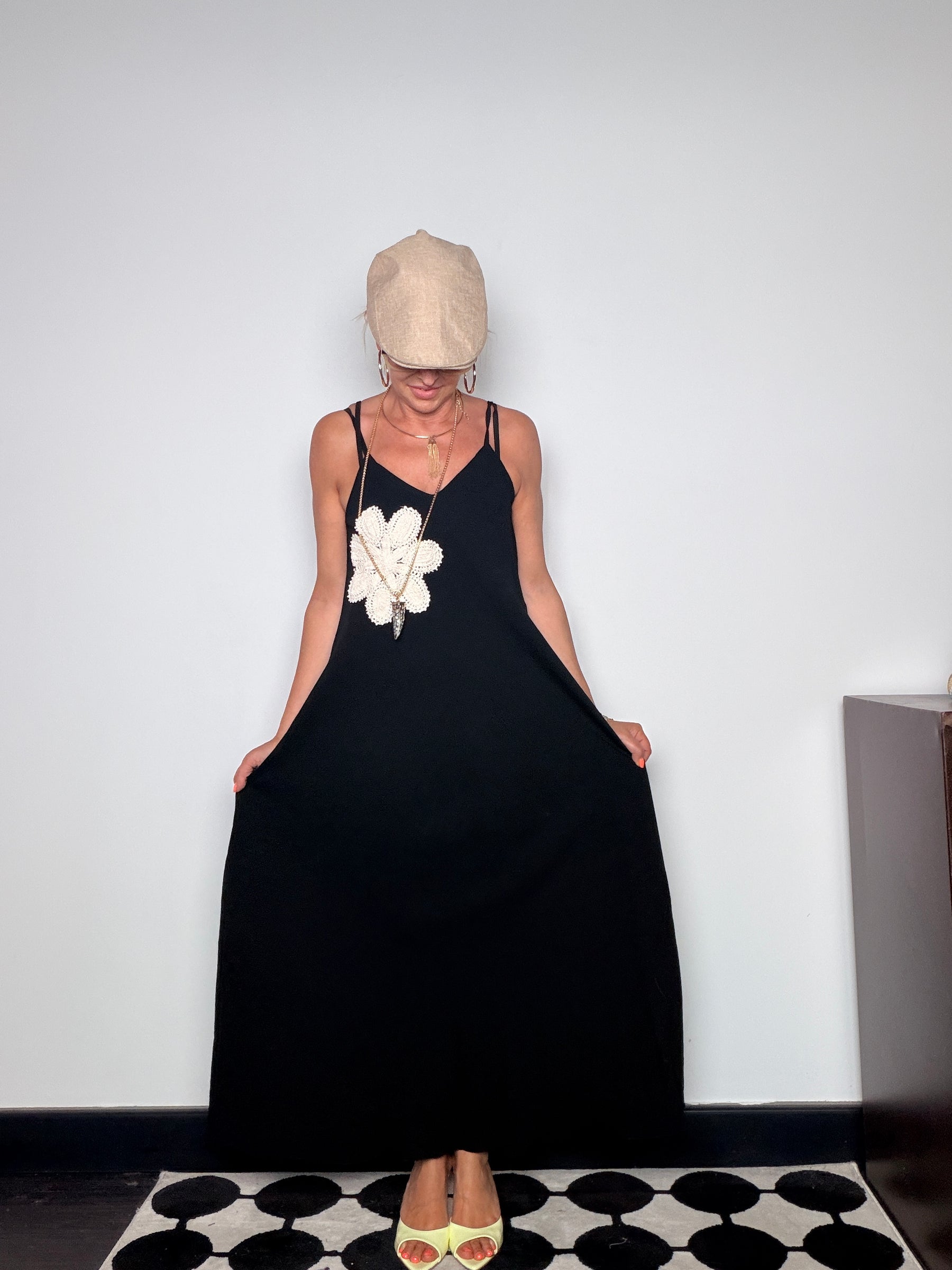 Abito Maxi con Applicazione Floreale in Pizzo — Scollo V
