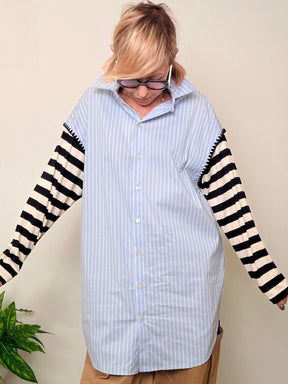 Camicia Azzurra Righe con Maniche a Righe Bianche e Nere Oversize