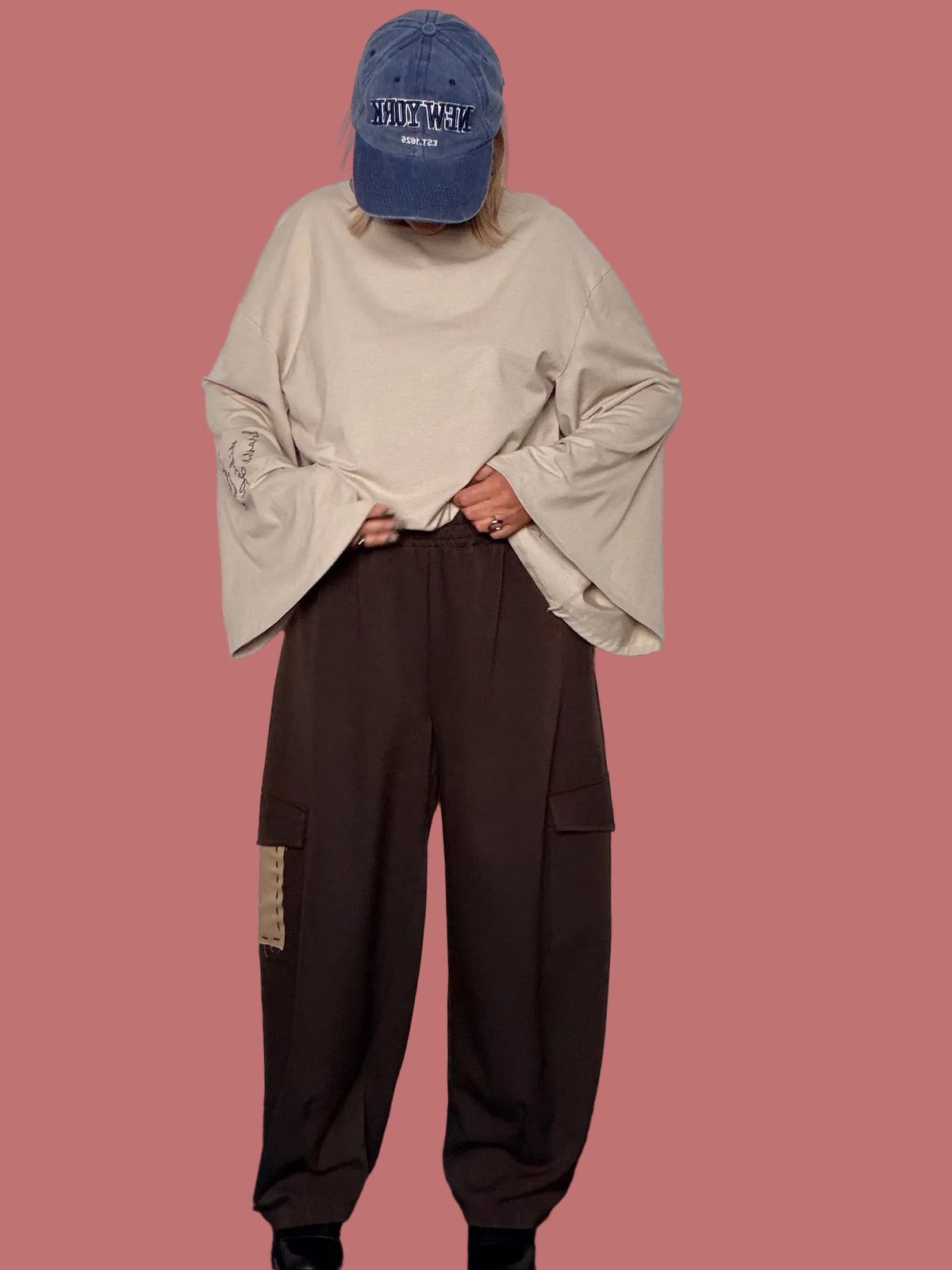Pantalone cargo a ovetto con patch a contrasto