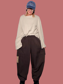 Pantalone cargo a ovetto con patch a contrasto