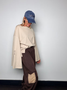 Pantalone cargo a ovetto con patch a contrasto