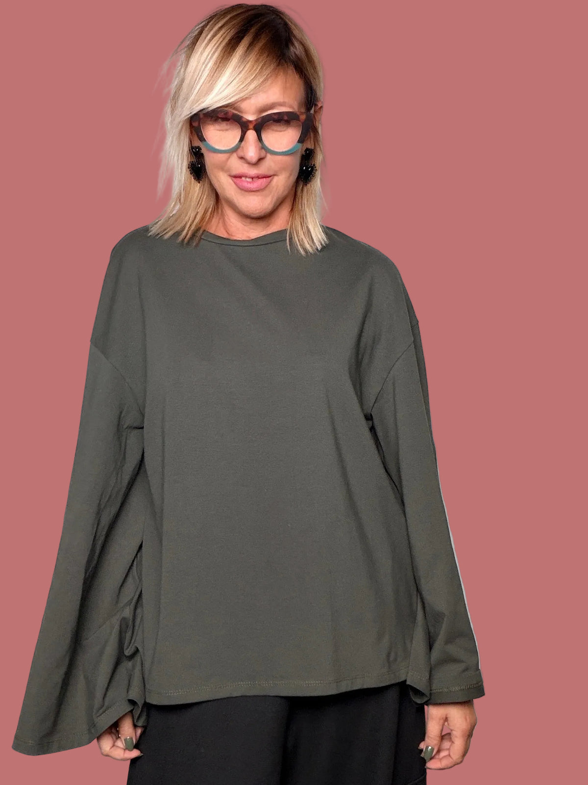 Maglia con maniche svasate e dettaglio lettering