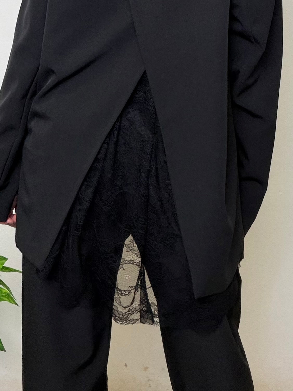 Giacca Nera Oversize con Inserto Pizzo Posteriore