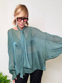 Camicia  Trasparente con Foulard Annodato Oversize