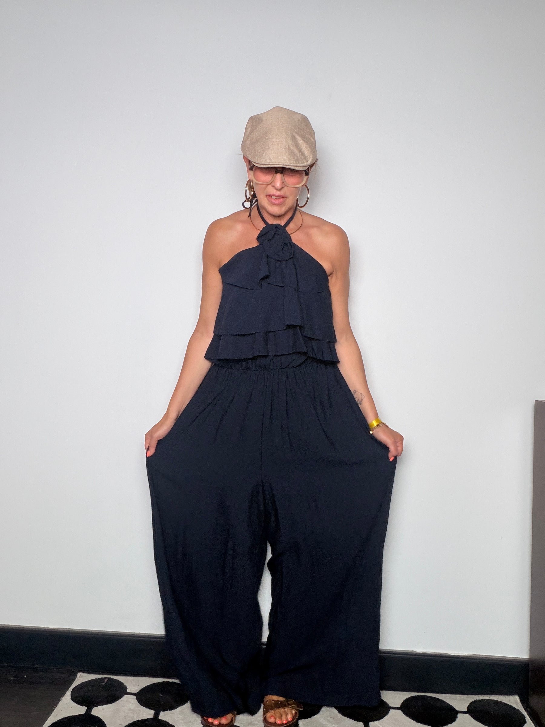 Tuta Jumpsuit Halter con Triplo Volant e Schiena Scoperta