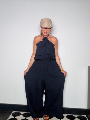 Tuta Jumpsuit Halter con Triplo Volant e Schiena Scoperta