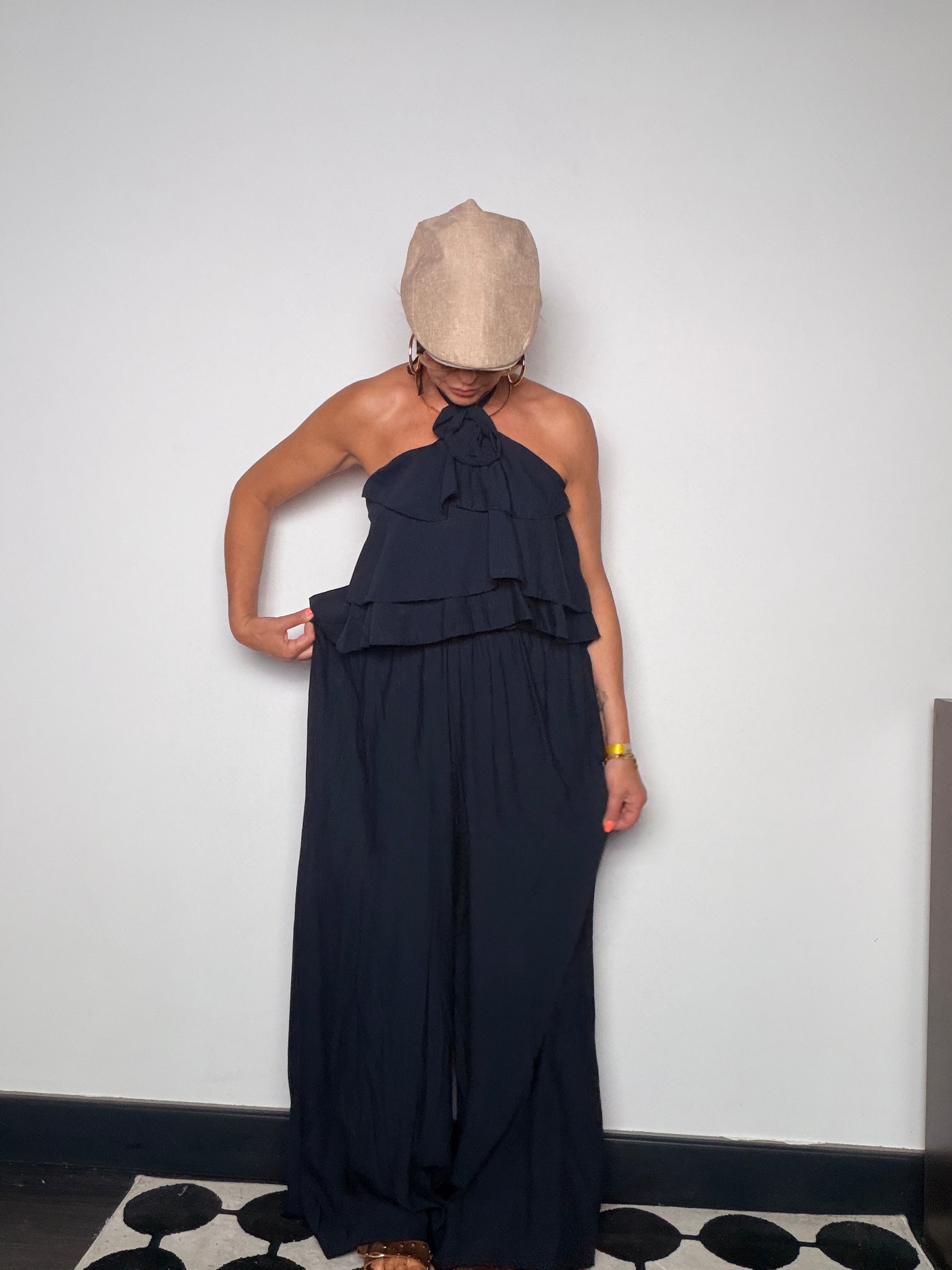 Tuta Jumpsuit Halter con Triplo Volant e Schiena Scoperta