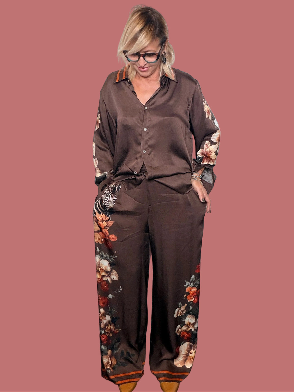 Pantalone Susy Star moro a gamba ampia con stampa floreale, vista frontale