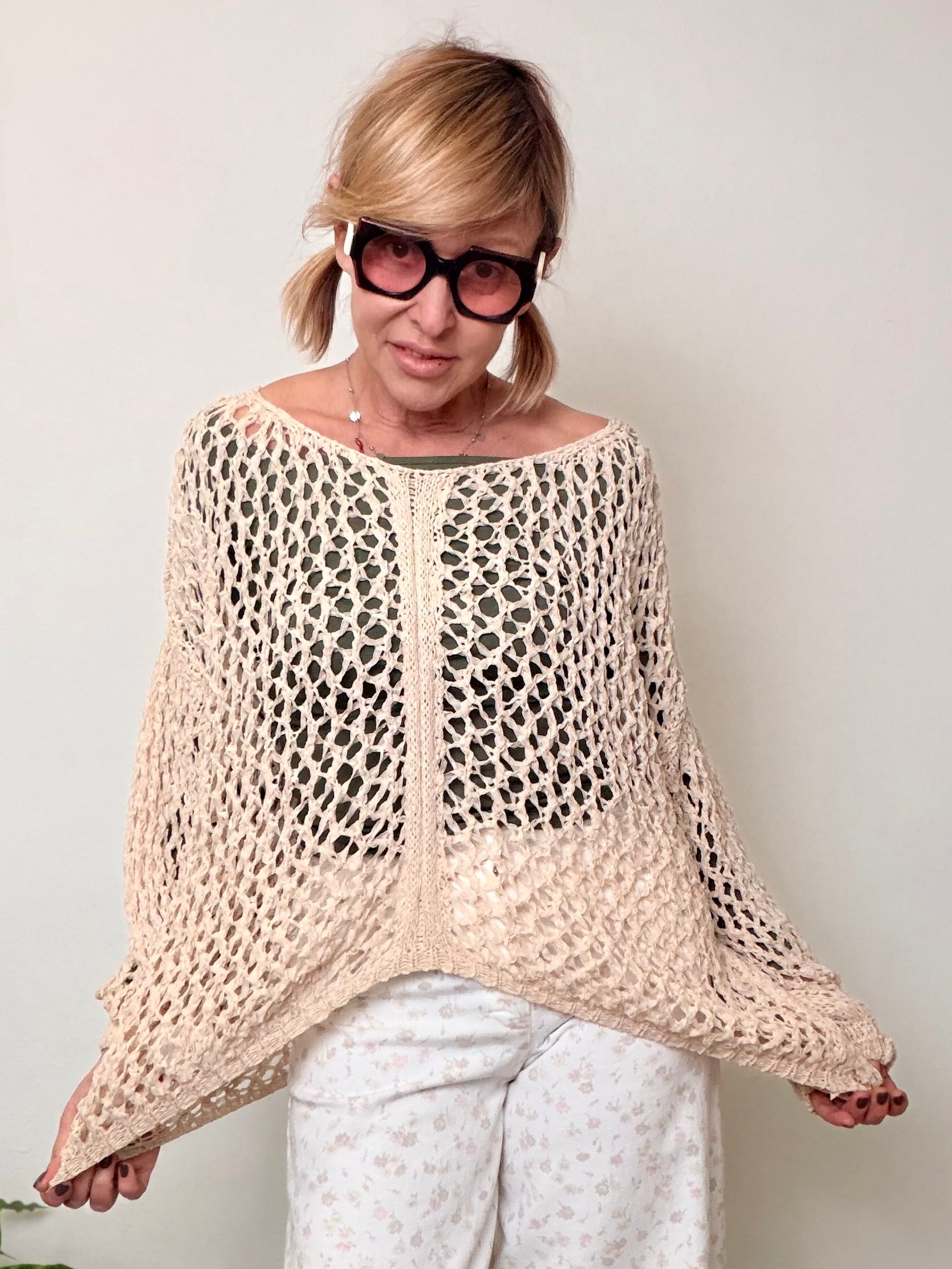 Maglia Beige Traforata a Rete Oversize Maniche Ampie
