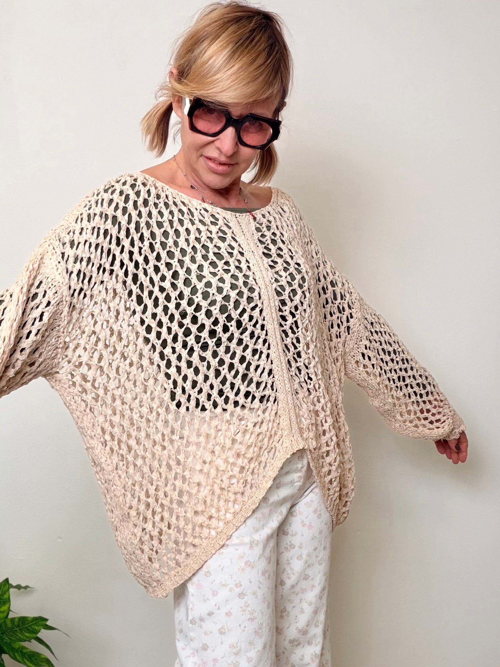 Maglia Beige Traforata a Rete Oversize Maniche Ampie
