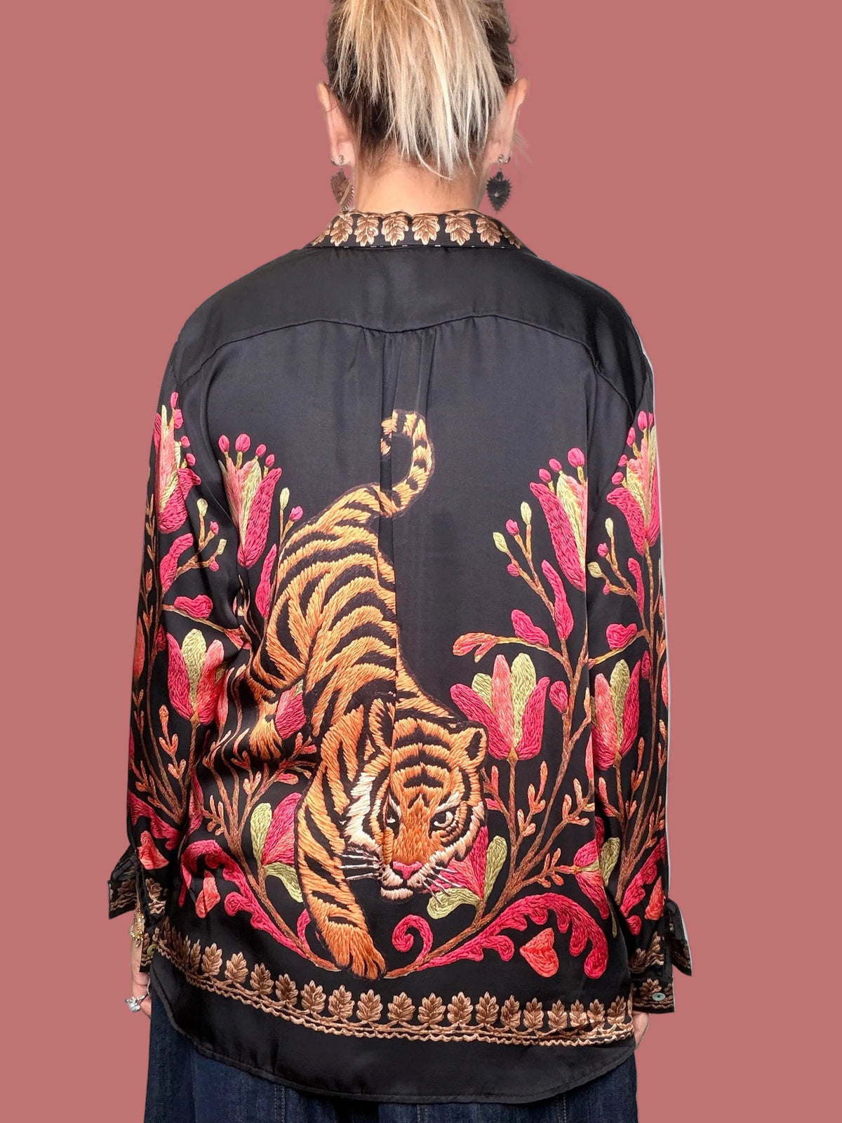 Camicia Susy Star in raso con stampa floreale e tigre sul retro