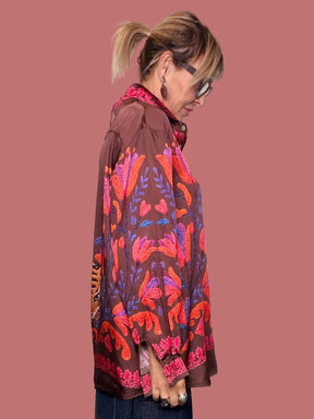 Camicia Susy Star in raso, vista laterale della linea allungata
