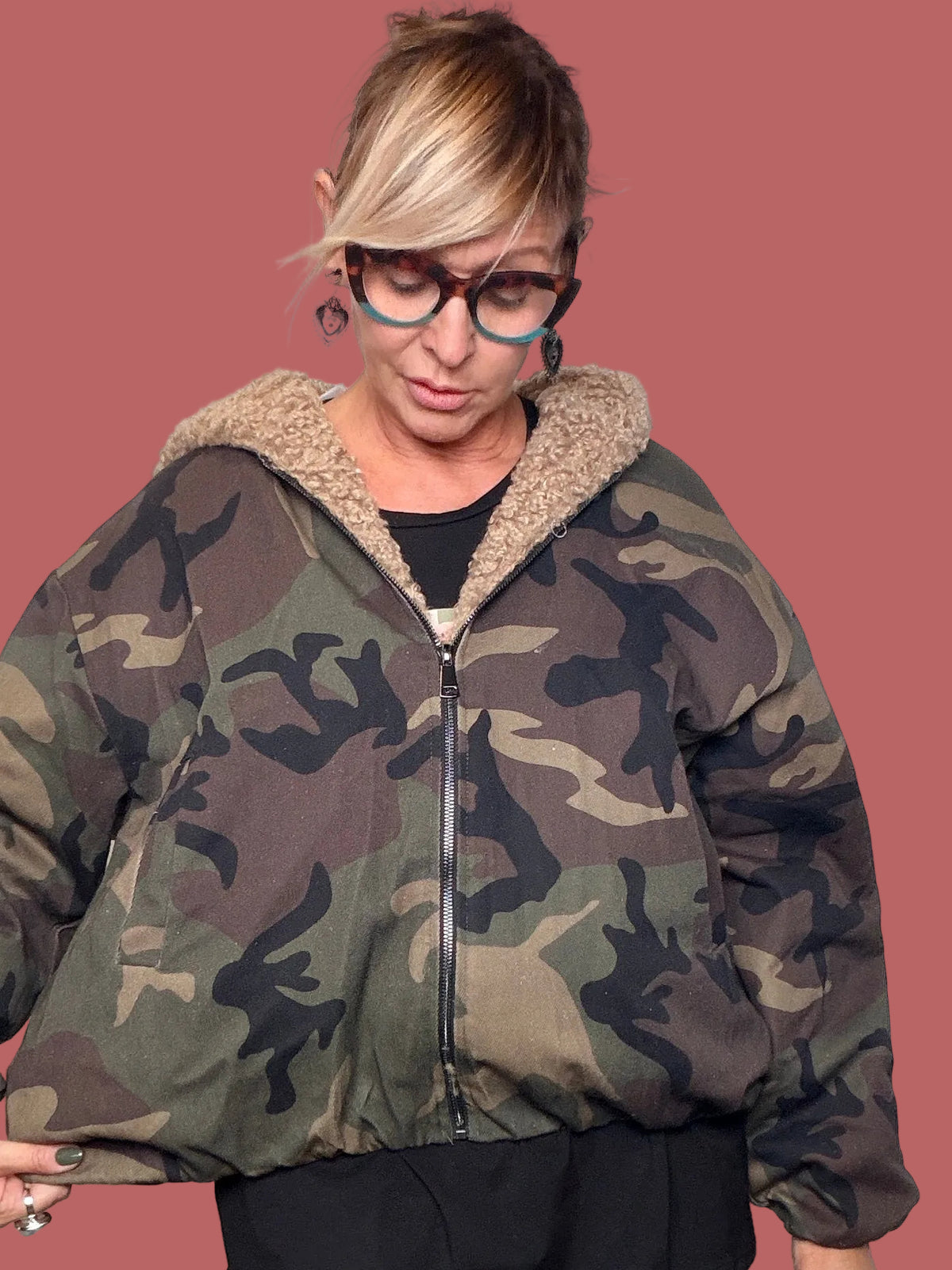 Giubbotto Female camouflage con collo effetto pelliccia e interno arancio