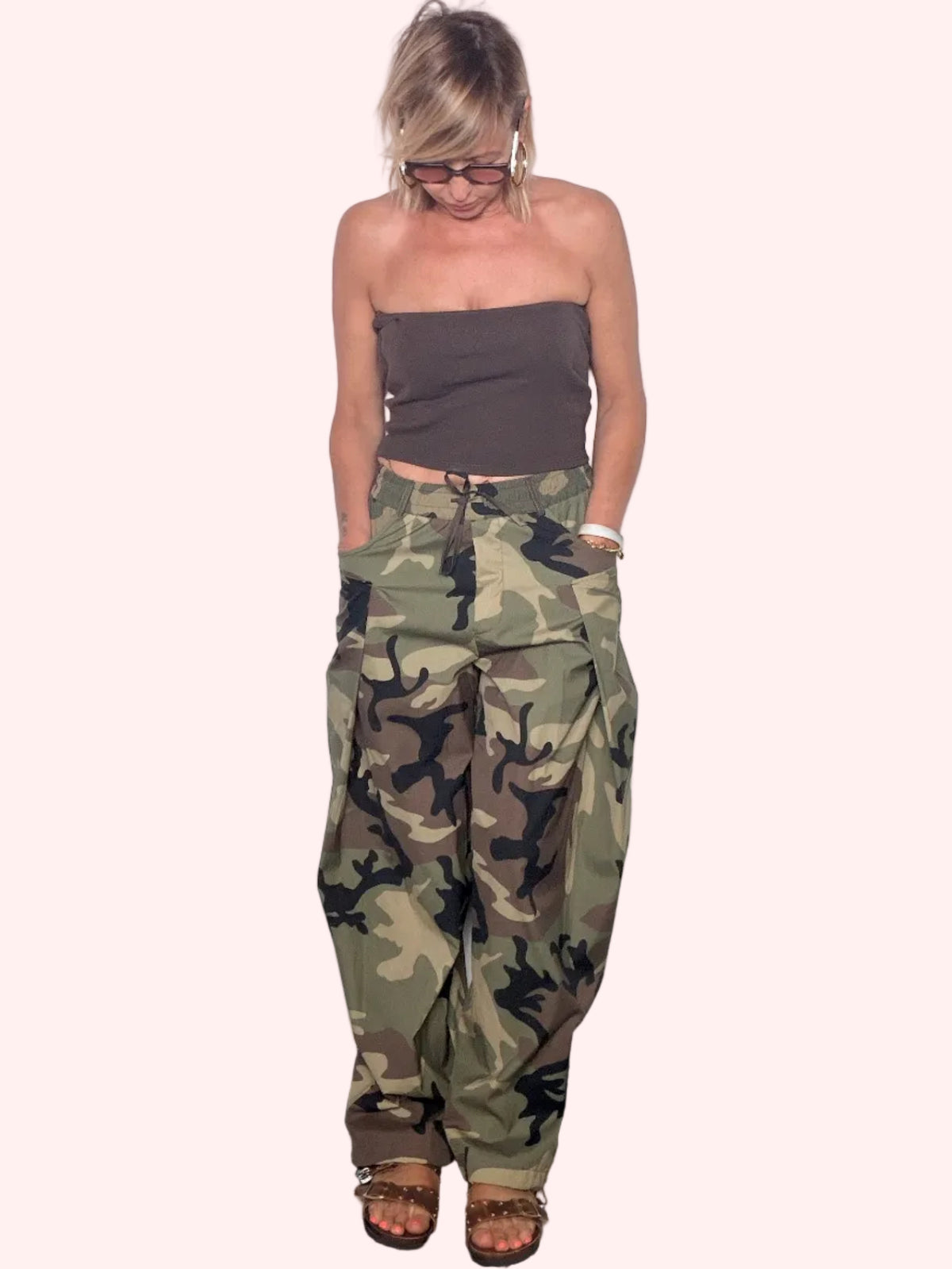 Pantalone Cargo Camouflage in Tela con Pieghe e Tasche Lateral