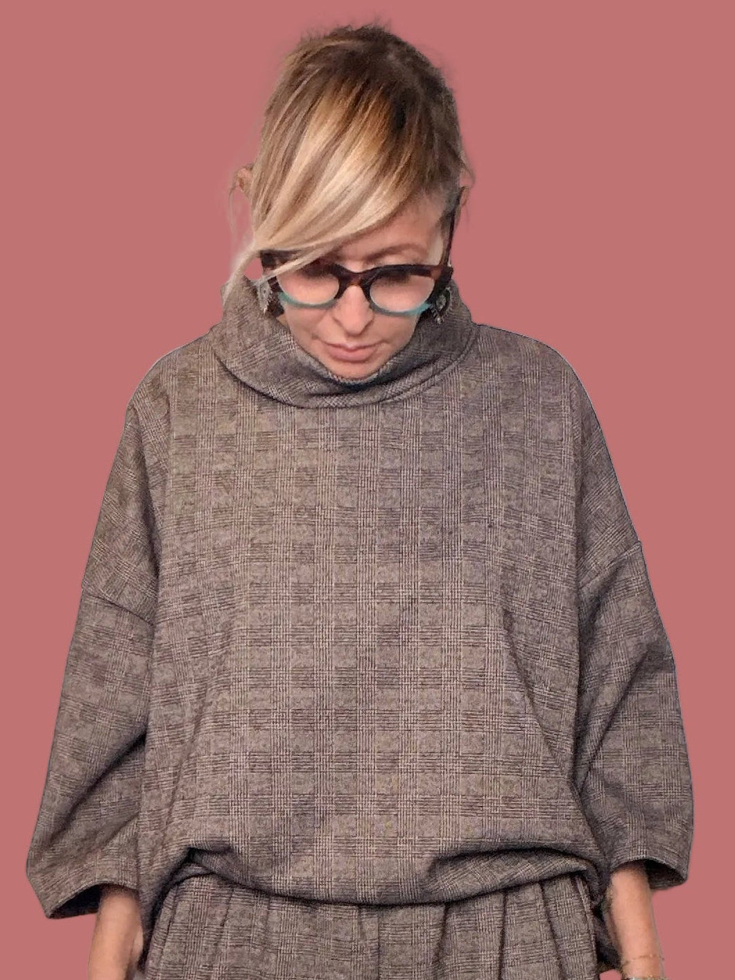 Maglia Female a quadri con collo alto e maniche ampie a tre quarti