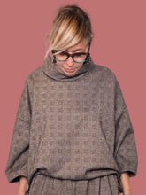 Maglia Female a quadri con collo alto e maniche ampie a tre quarti