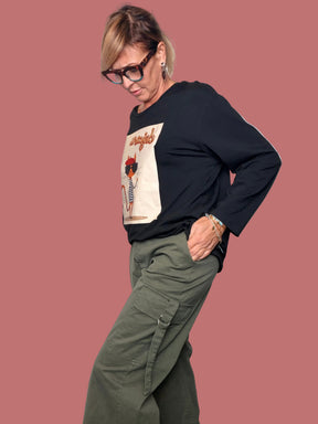 Pantalone pinocchietto Deja Vu verde oliva a gamba ampia, vista frontale