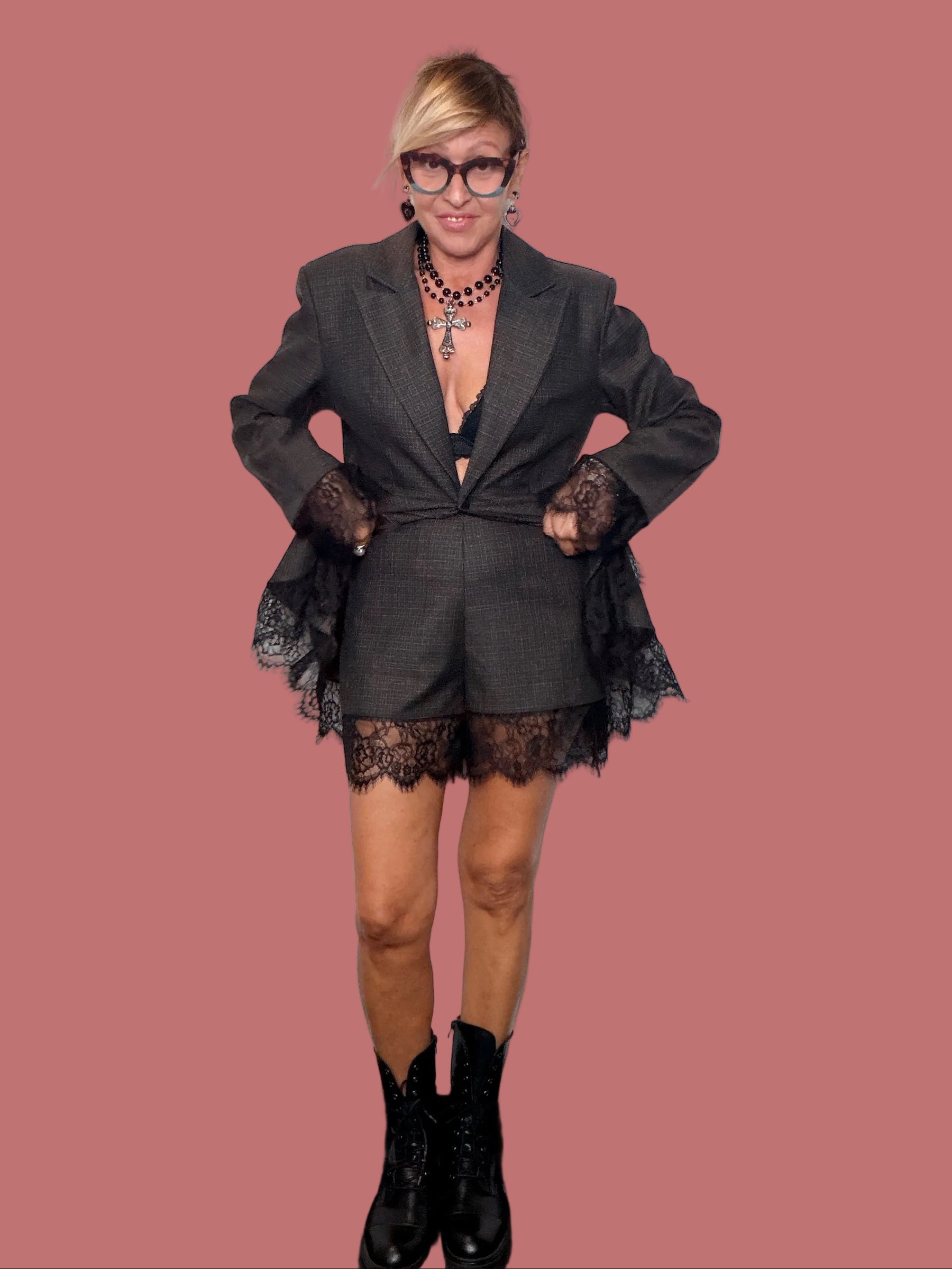 Shorts Female, dettaglio del bordo floreale in pizzo nero