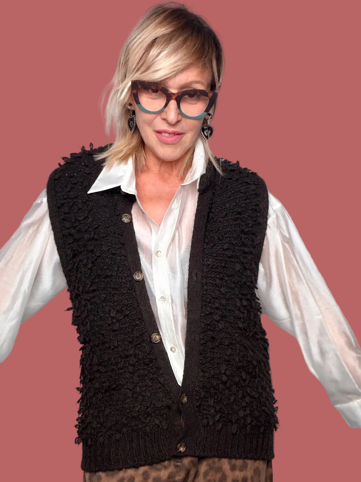 Gilet in maglia con dettagli a rilievo e bottoni decorativi