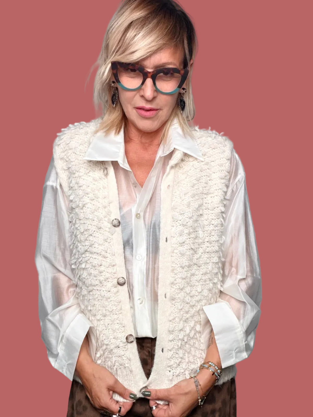 Gilet in maglia con dettagli a rilievo e bottoni decorativi
