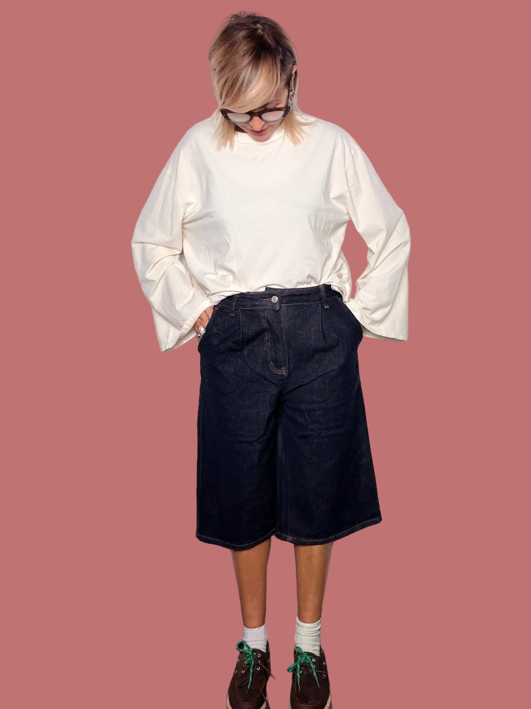 Pinocchietto in denim scuro a gamba ampia