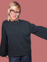 Maglia dalla linea ampia con maniche svasate