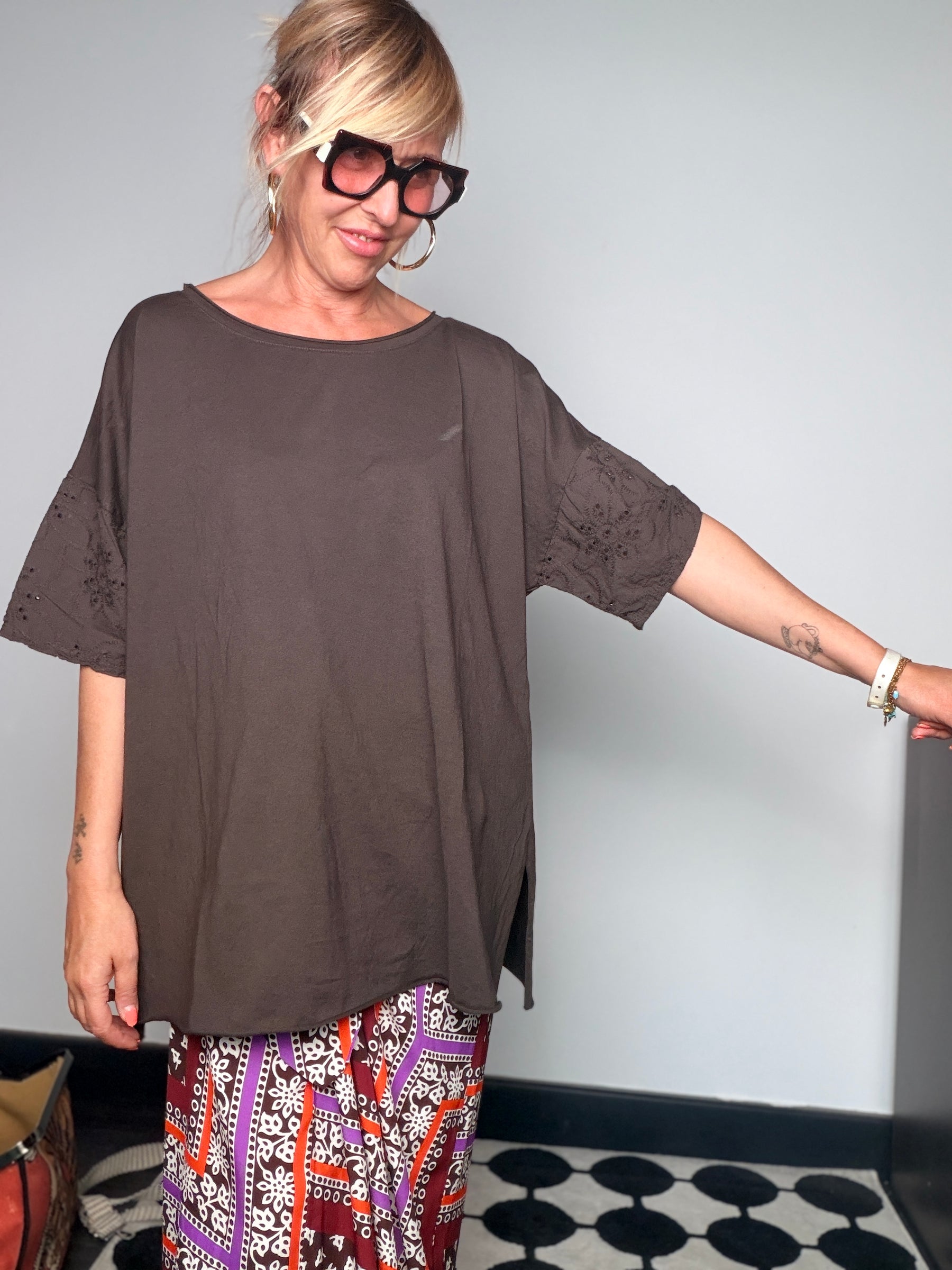 Maxi T-Shirt Oversize con Maniche Kimono e Inserto Sangallo
