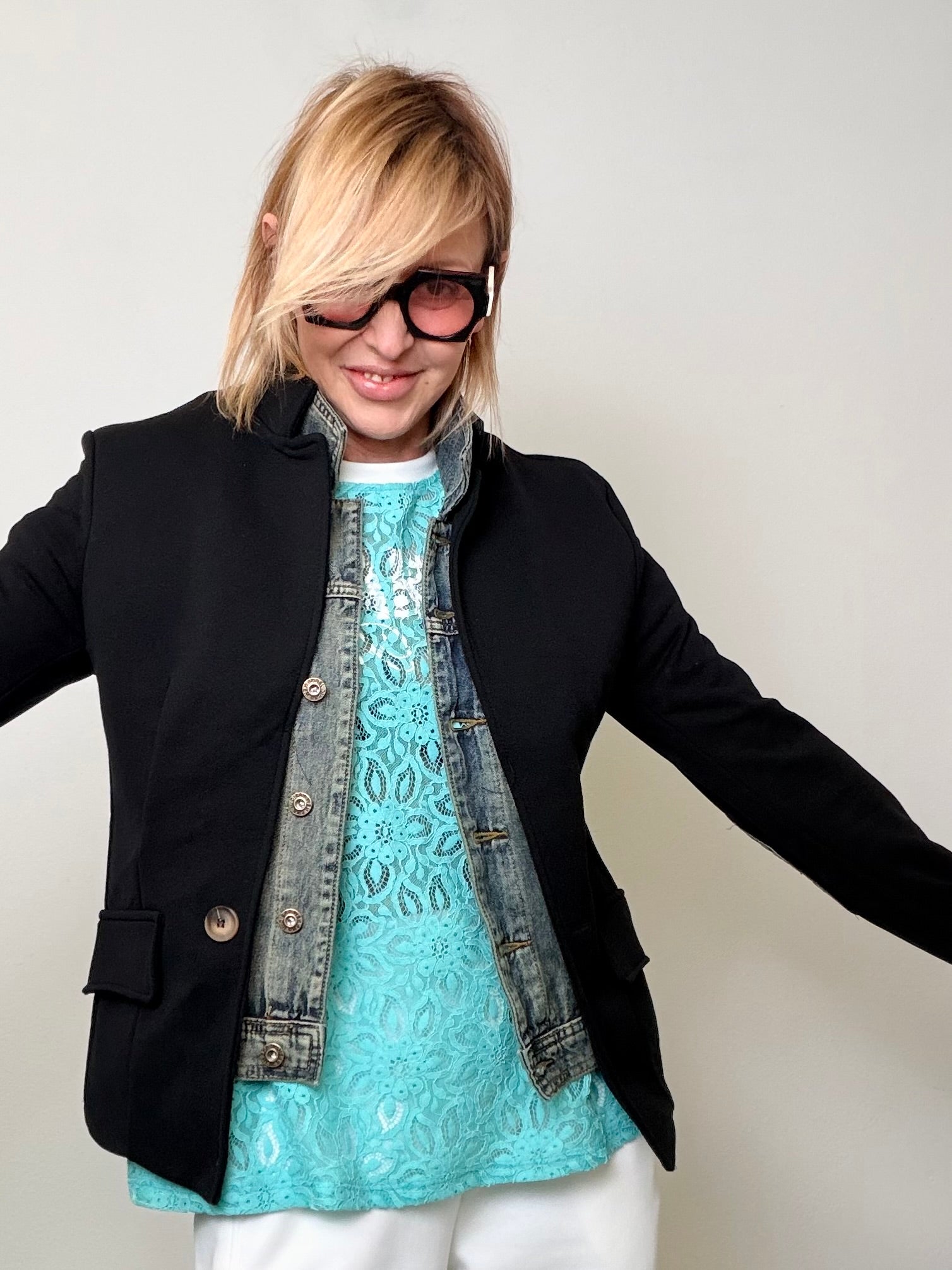 Giacca Blazer Bianca con Inserti Denim e Gilet Interno