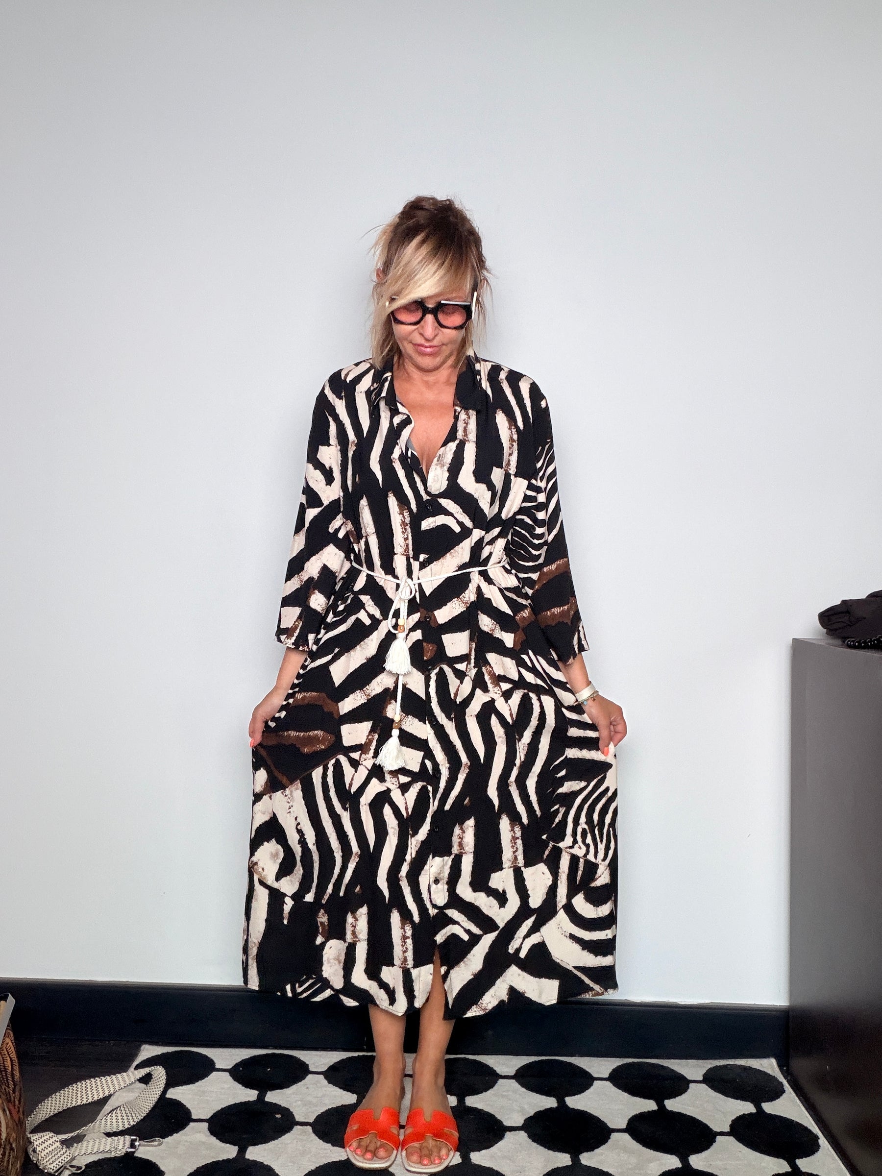 Abito Chemisier Kaftan Zebrato con Cintura a Nappine