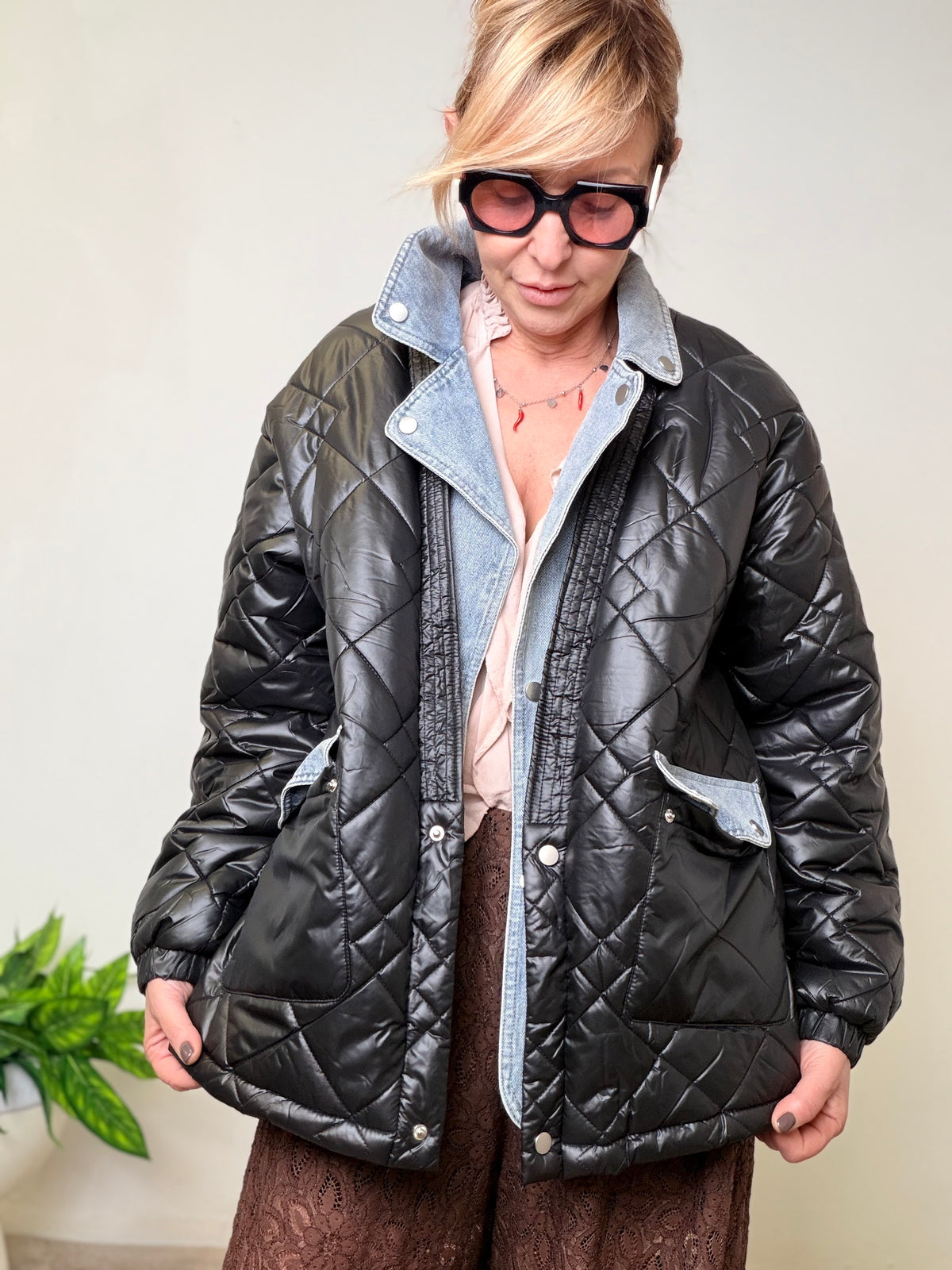 GIUBBOTTO TRAPUNTATO NERO CON INSERTI DENIM