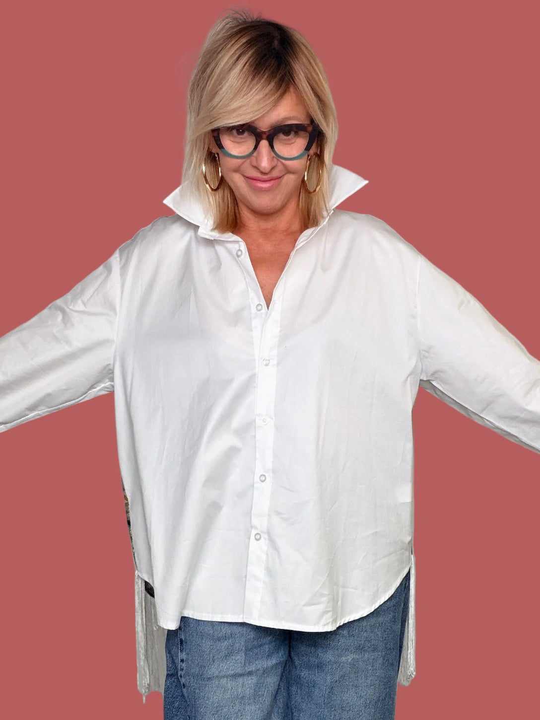 Camicia bianca con retro effetto foulard e frange